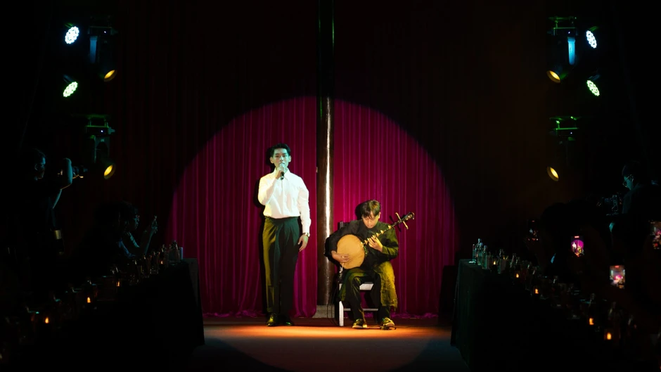 Võ Việt Chung kể chuyện phương nam qua “Lãnh Mỹ A Show” Võ Việt Chung kể chuyện phương nam qua “Lãnh Mỹ A Show”