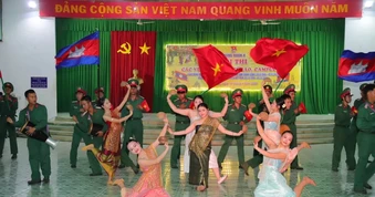 Vũ điệu thắm tình hữu nghị Việt Nam-Lào-Campuchia