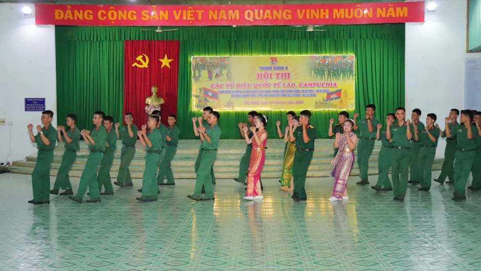 Vũ điệu thắm tình hữu nghị Việt Nam-Lào-Campuchia Vũ điệu thắm tình hữu nghị Việt Nam-Lào-Campuchia
