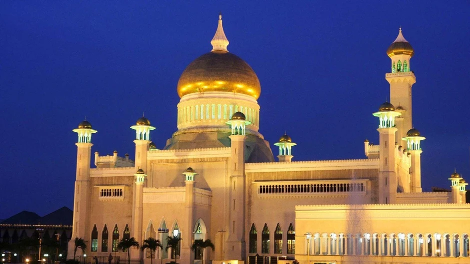 Vụ tước danh hiệu con dâu chấn động và cuộc sống xa hoa của Quốc vương Brunei Vụ tước danh hiệu con dâu chấn động và cuộc sống xa hoa của Quốc vương Brunei