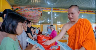 Vun từng hạt cát, gửi gắm bình an trong Tết Chôl Chnăm Thmây tại TP.HCM