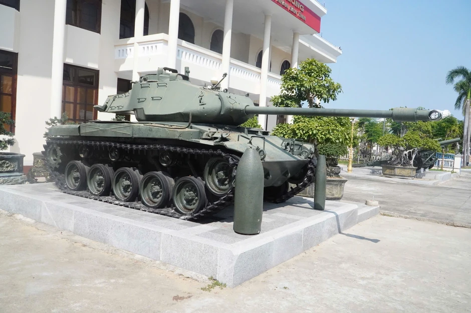 Xác xe tăng bất ngờ xuất hiện rồi biến mất tại bãi biển Quy Nhơn Xác xe tăng bất ngờ xuất hiện rồi biến mất tại bãi biển Quy Nhơn