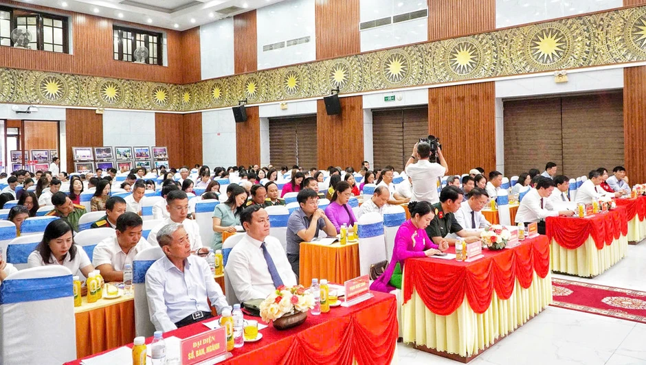 Xây dựng đội ngũ người làm báo bản lĩnh, chuyên nghiệp, nhân văn và hiện đại Xây dựng đội ngũ người làm báo bản lĩnh, chuyên nghiệp, nhân văn và hiện đại