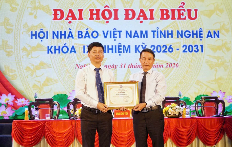 Xây dựng đội ngũ người làm báo bản lĩnh, chuyên nghiệp, nhân văn và hiện đại Xây dựng đội ngũ người làm báo bản lĩnh, chuyên nghiệp, nhân văn và hiện đại