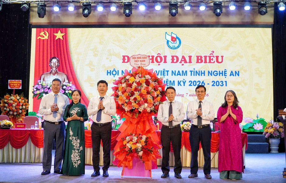 Xây dựng đội ngũ người làm báo bản lĩnh, chuyên nghiệp, nhân văn và hiện đại Xây dựng đội ngũ người làm báo bản lĩnh, chuyên nghiệp, nhân văn và hiện đại