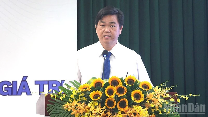 Xây dựng hệ giá trị con người Thành phố Hồ Chí Minh trong tình hình mới Xây dựng hệ giá trị con người Thành phố Hồ Chí Minh trong tình hình mới