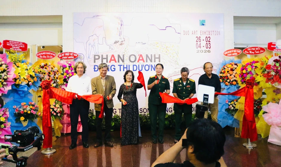 Xem tranh ngựa độc đáo ở 'Hai đường thẳng song song - Một điểm đến'