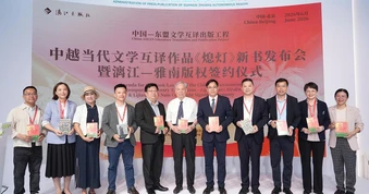 Xuất bản tiểu thuyết của nhà văn Hồ Anh Thái sang tiếng Trung Quốc