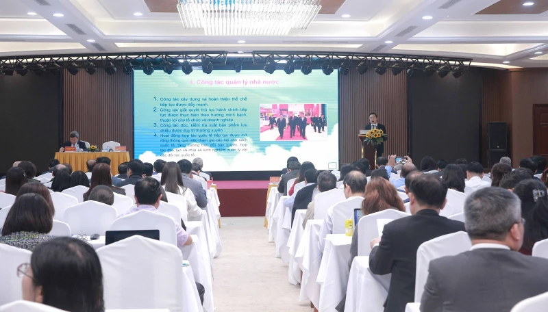 Xuất bản vẫn phụ thuộc vào mảng sách giáo dục, chật vật vì sách giả, sách lậu Xuất bản vẫn phụ thuộc vào mảng sách giáo dục, chật vật vì sách giả, sách lậu