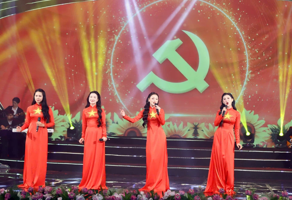 Xúc động chương trình nghệ thuật chính luận “Sáng mãi tên Người” Xúc động chương trình nghệ thuật chính luận “Sáng mãi tên Người”