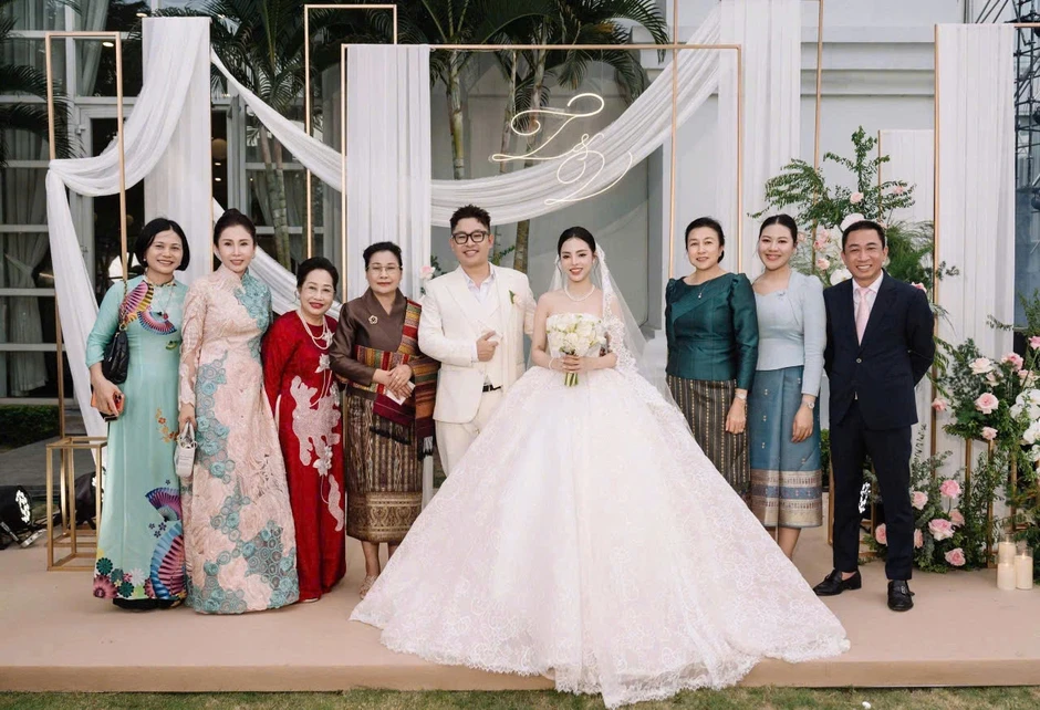 “Tài sản” lớn nhất vị doanh nhân dành cho con trai tại lễ cưới cổ tích “Tài sản” lớn nhất vị doanh nhân dành cho con trai tại lễ cưới cổ tích