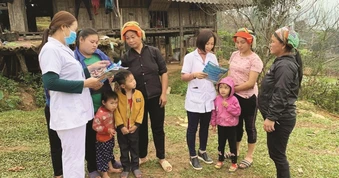 120.000 nhân viên y tế thôn, bản, tổ dân phố đang được hỗ trợ bao nhiêu?