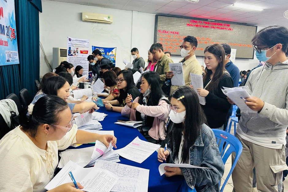 40% người tìm việc 36-49 tuổi, số việc nhận người trên 35 chỉ 0,33% 40% người tìm việc 36-49 tuổi, số việc nhận người trên 35 chỉ 0,33%