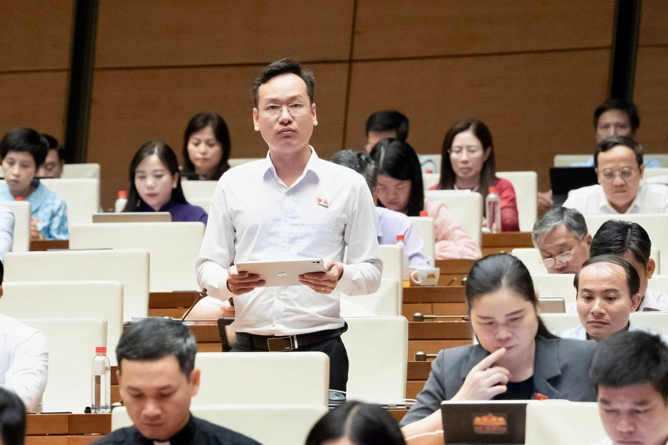 Áp trần phí dịch vụ, cấm thu tiền môi giới để đưa lao động đi nước ngoài Áp trần phí dịch vụ, cấm thu tiền môi giới để đưa lao động đi nước ngoài