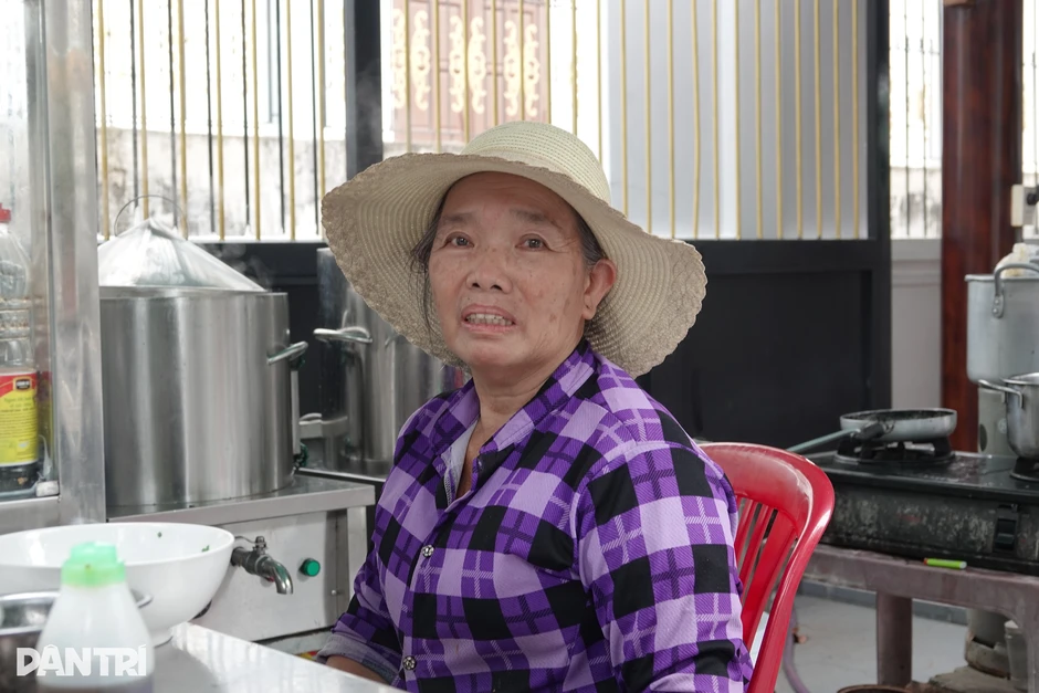 Bán hủ tiếu xây biệt thự, chủ quán kể quá khứ cơ cực nuôi 3 con