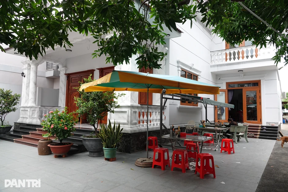 Bán hủ tiếu xây biệt thự, chủ quán kể quá khứ cơ cực nuôi 3 con