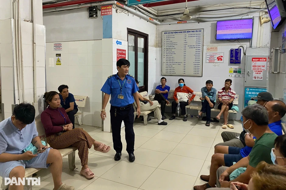 Bảo vệ bệnh viện bất ngờ thành “sao” với lời cảnh báo lừa đảo Bảo vệ bệnh viện bất ngờ thành “sao” với lời cảnh báo lừa đảo
