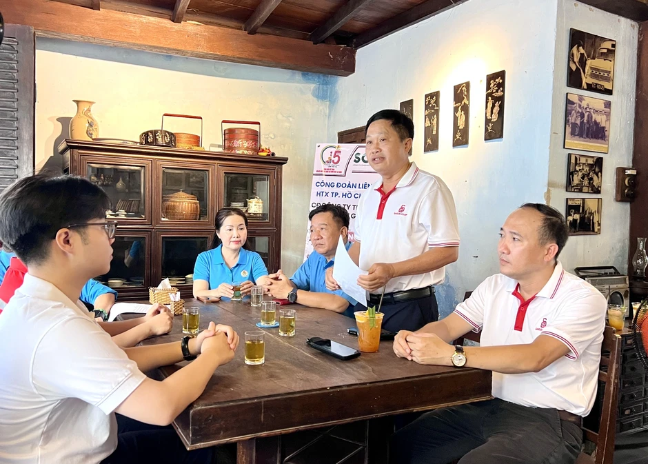 Bên ly cà phê sáng cùng sếp, nhân viên 'chốt' chuyện tăng lương Bên ly cà phê sáng cùng sếp, nhân viên 'chốt' chuyện tăng lương