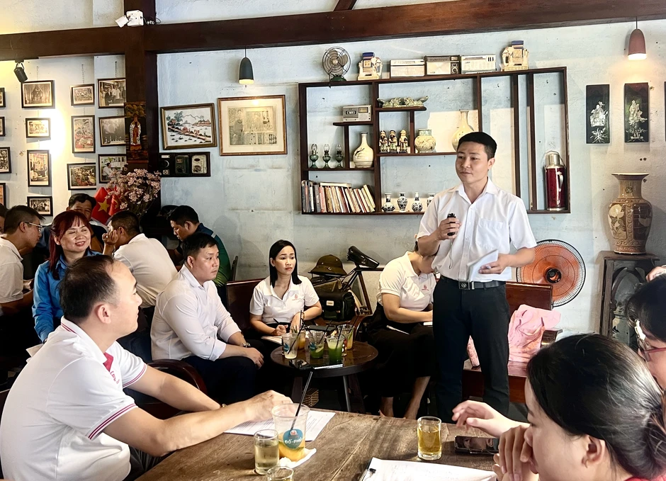 Bên ly cà phê sáng cùng sếp, nhân viên 'chốt' chuyện tăng lương Bên ly cà phê sáng cùng sếp, nhân viên 'chốt' chuyện tăng lương