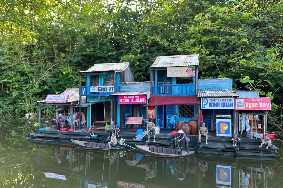 Bỏ công xưởng 12 tiếng/ngày, nam công nhân về vui nghề... "chơi đồ hàng" Bỏ công xưởng 12 tiếng/ngày, nam công nhân về vui nghề... "chơi đồ hàng"