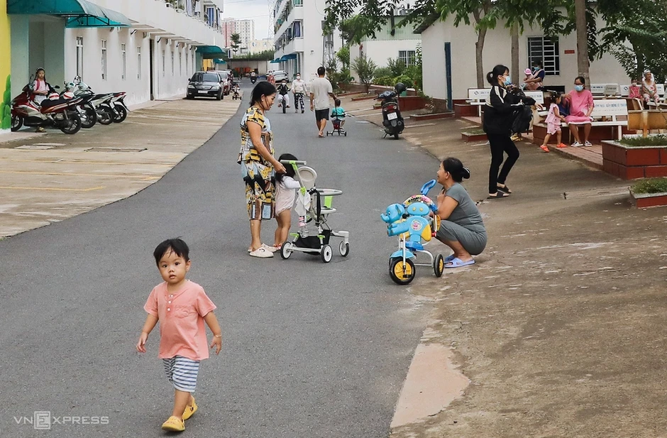 Chi tiền triệu phí dịch vụ vẫn khó tìm người trông trẻ Chi tiền triệu phí dịch vụ vẫn khó tìm người trông trẻ