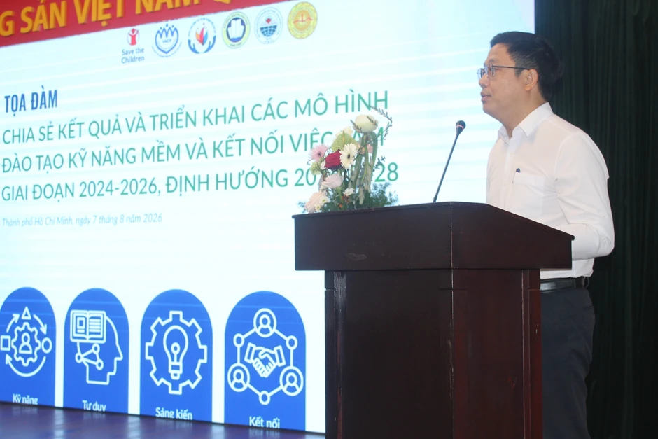 Chọn học một nghề, kiếm một việc đủ sống an phận là cái bẫy với người trẻ Chọn học một nghề, kiếm một việc đủ sống an phận là cái bẫy với người trẻ