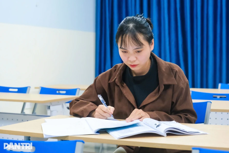Chồng giám đốc chở vợ đi tìm việc lương trên 20 triệu đồng Chồng giám đốc chở vợ đi tìm việc lương trên 20 triệu đồng