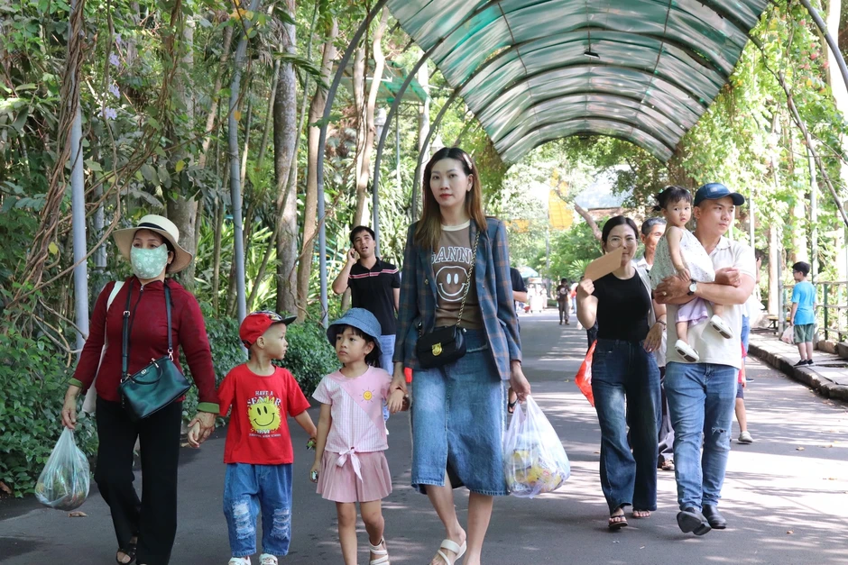 Chuyên gia nói gì trước tranh luận có nên nghỉ 9 ngày dịp Giỗ tổ - 30.4? Chuyên gia nói gì trước tranh luận có nên nghỉ 9 ngày dịp Giỗ tổ - 30.4?