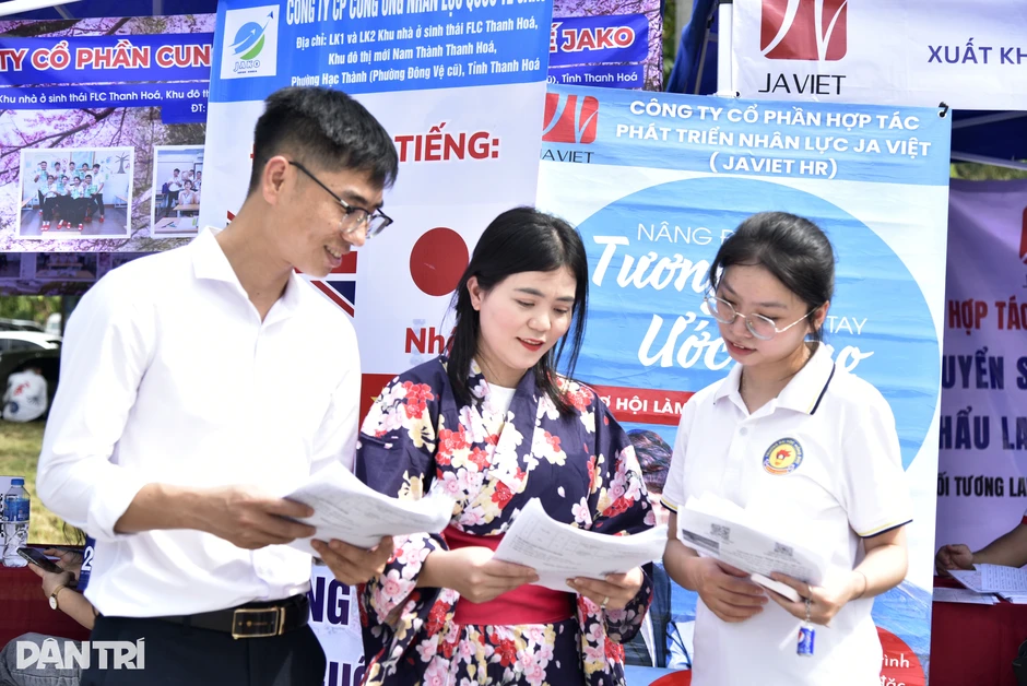 Cơ hội đi nước ngoài làm việc, lương gần 100 triệu đồng mỗi tháng