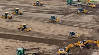 Công nhân xây dựng đắt việc, lương triệu đồng mỗi ngày