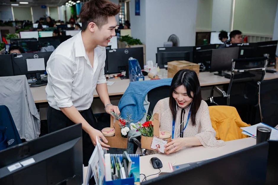 Công ty thuê “nam thần” nhảy tặng dịp 8/3, dân tình đổ xô... xin vào làm Công ty thuê “nam thần” nhảy tặng dịp 8/3, dân tình đổ xô... xin vào làm