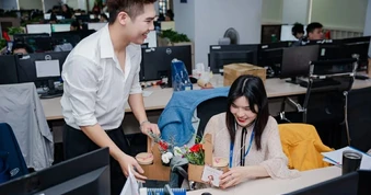 Công ty thuê “nam thần” nhảy tặng dịp 8/3, dân tình đổ xô... xin vào làm