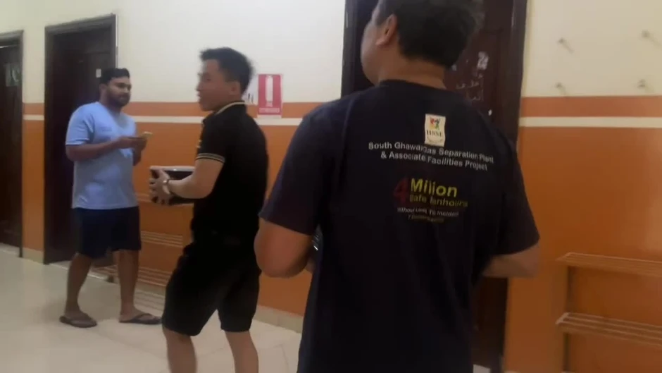 Cuộc sống 'bên rìa không kích' của lao động Việt ở Trung Đông Cuộc sống 'bên rìa không kích' của lao động Việt ở Trung Đông