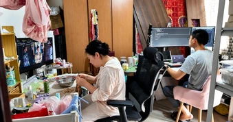 Cựu kỹ sư AI bỏ việc hàng nghìn đô về sống ở lán tầng thượng để tự do