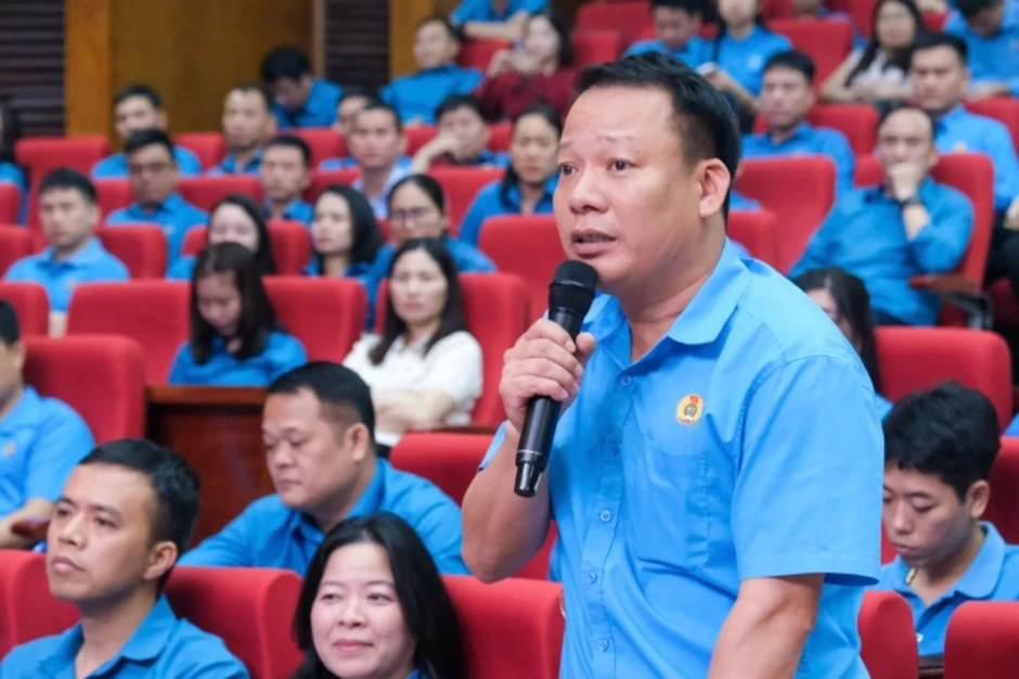 Đề xuất giảm tuổi hưu ngành sản xuất, tăng lương tối thiểu vùng Đề xuất giảm tuổi hưu ngành sản xuất, tăng lương tối thiểu vùng