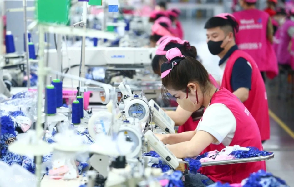 Đề xuất giảm tuổi hưu ngành sản xuất, tăng lương tối thiểu vùng Đề xuất giảm tuổi hưu ngành sản xuất, tăng lương tối thiểu vùng