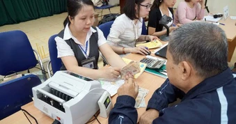 Đề xuất tăng lương hưu 8%: Người hưởng mức thấp sợ 'hụt hơi', người đóng cao đòi công bằng