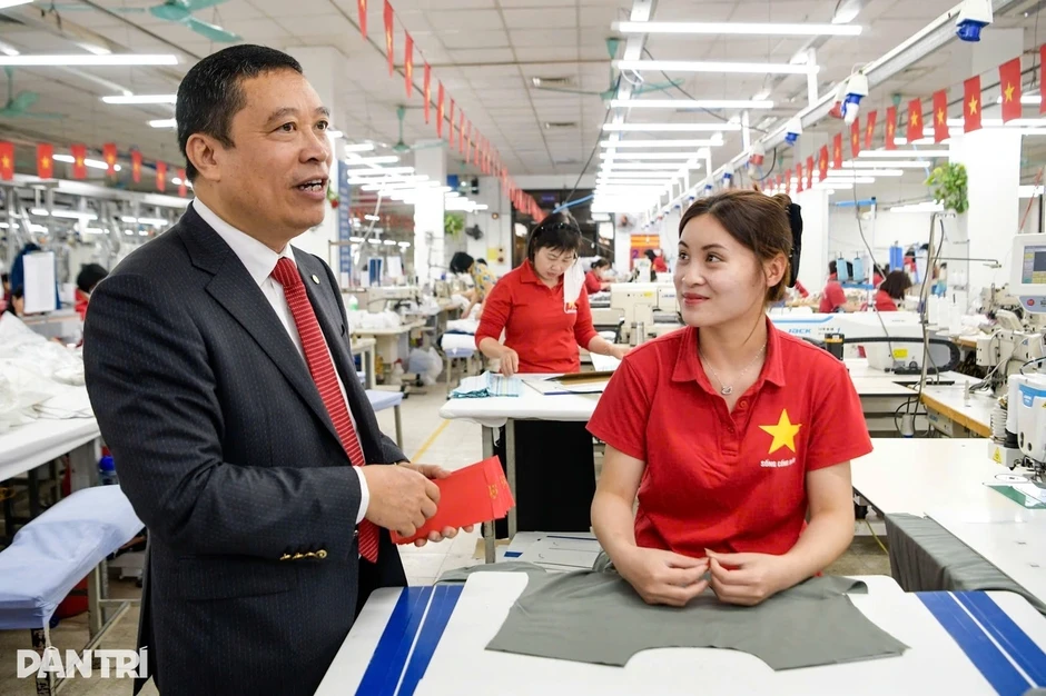 Doanh nghiệp tăng lương, thưởng khích lệ người lao động làm việc sau Tết Doanh nghiệp tăng lương, thưởng khích lệ người lao động làm việc sau Tết