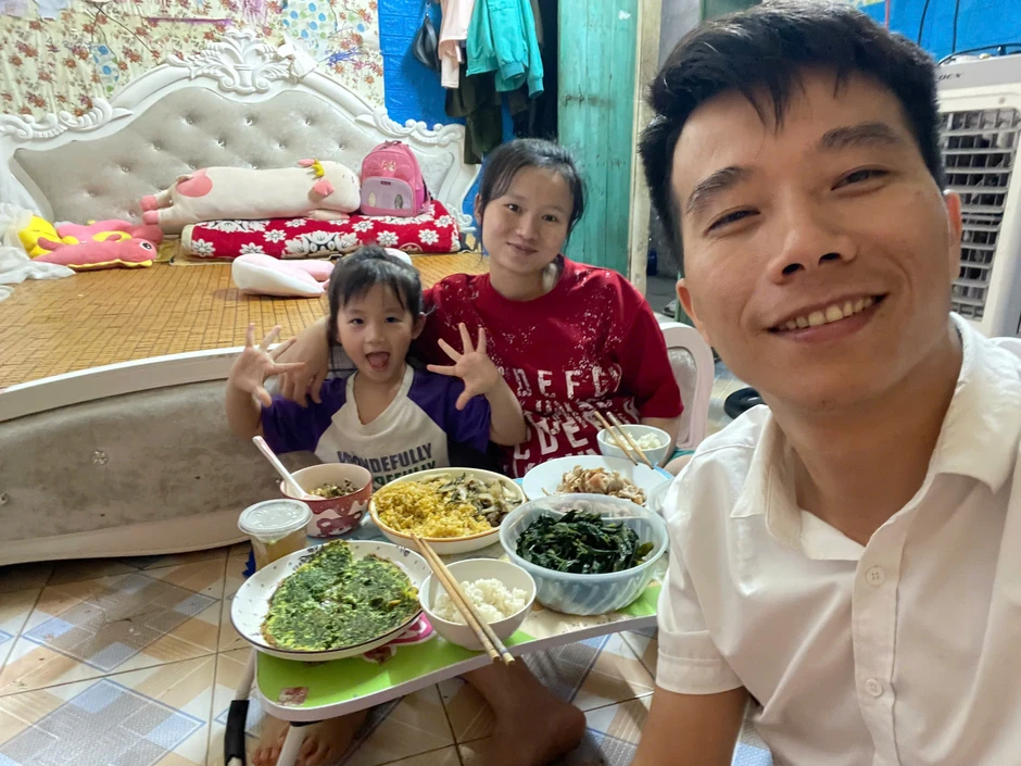 Đưa con đi làm cùng, tài xế bất ngờ khi vị khách Hàn tặng thêm tiền Đưa con đi làm cùng, tài xế bất ngờ khi vị khách Hàn tặng thêm tiền