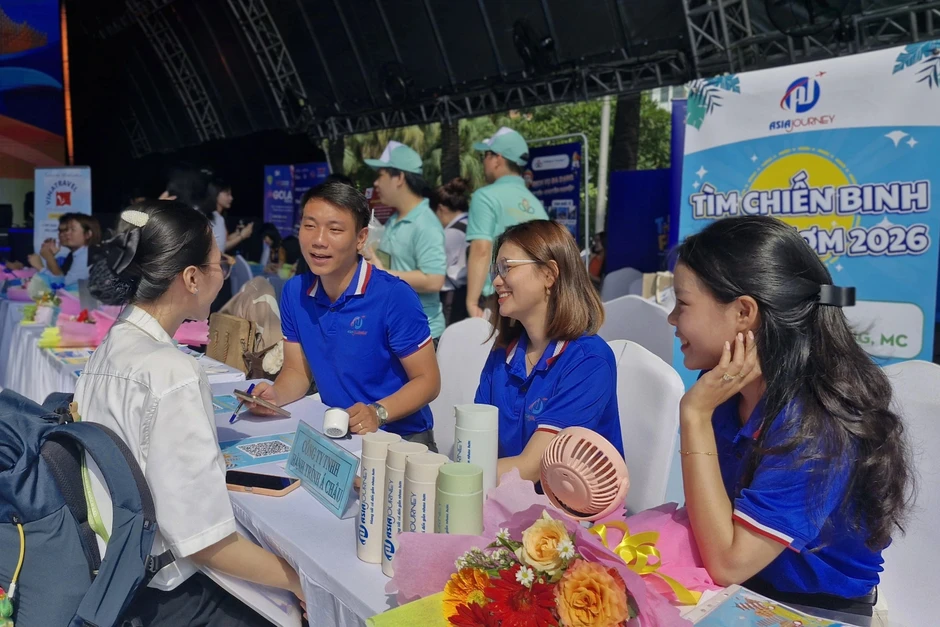 Gần 14.000 việc làm đang chờ người lao động ứng tuyển Gần 14.000 việc làm đang chờ người lao động ứng tuyển