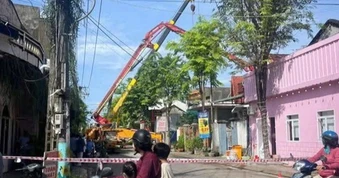 Gãy cần bơm bê tông, 3 công nhân thương vong