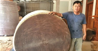 Gia tộc làm trống khổng lồ từ gỗ đặc, có chiếc giá 4 tỷ đồng