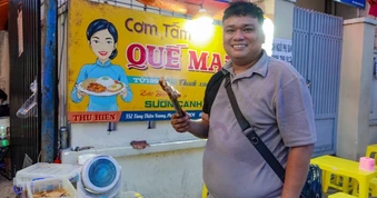 Giám đốc bỏ việc lương cao về bán cơm tấm vì cái gật đầu của mẹ