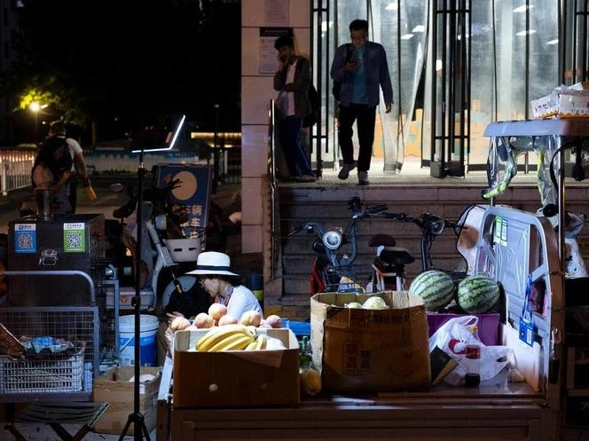 Giám đốc lương trăm triệu thất nghiệp, ra đường bán hàng rong để trả nợ Giám đốc lương trăm triệu thất nghiệp, ra đường bán hàng rong để trả nợ