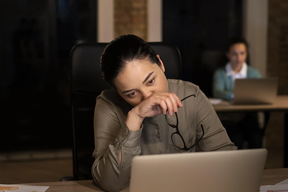 Hiện tượng “cháy não” với dân công sở lạm dụng AI