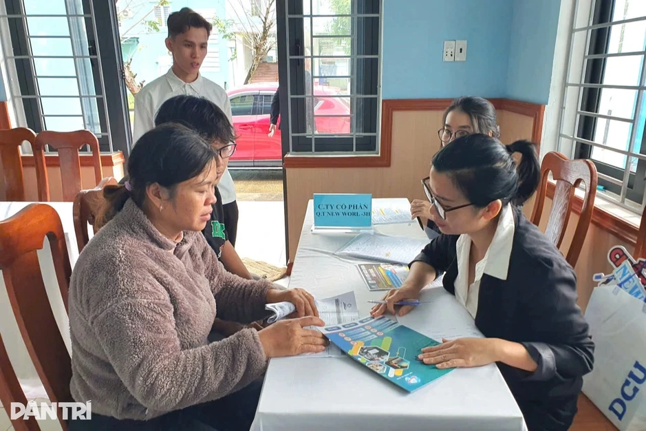 Hoàn thiện chính sách hỗ trợ người lao động đi làm việc ở nước ngoài Hoàn thiện chính sách hỗ trợ người lao động đi làm việc ở nước ngoài