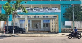 Hơn 20 cán bộ, nhân viên một bệnh viện bị nợ lương hơn 3 năm