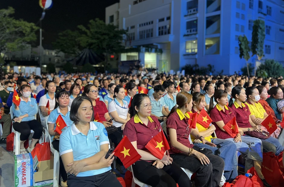 Khai mạc Tháng công nhân: Tặng 12 'mái ấm Công đoàn cho' người lao động Khai mạc Tháng công nhân: Tặng 12 'mái ấm Công đoàn cho' người lao động