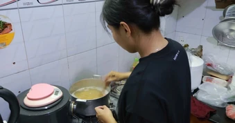 Kiếm hàng chục triệu đồng mỗi tháng nhờ nấu ăn thuê cho người bận rộn