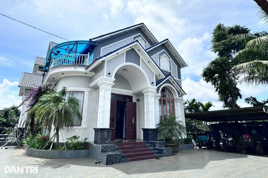 Làng tỷ phú giữa thủ phủ "cây tỷ đô" Làng tỷ phú giữa thủ phủ "cây tỷ đô"